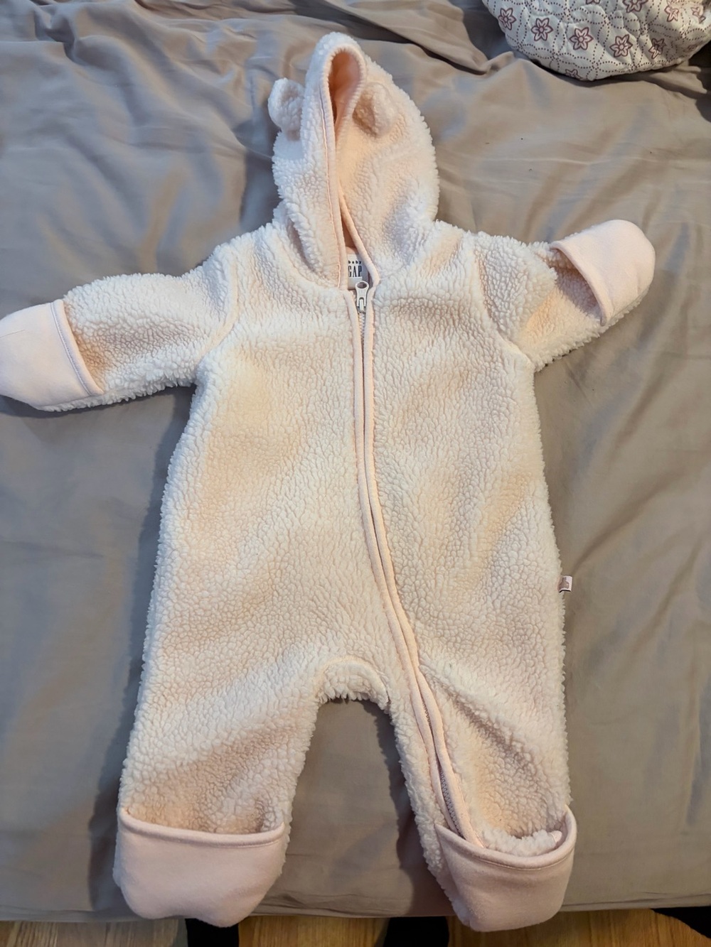 GAP baby 0-3 Cream Pink Sherpa Winter One-Piece Footed Romper